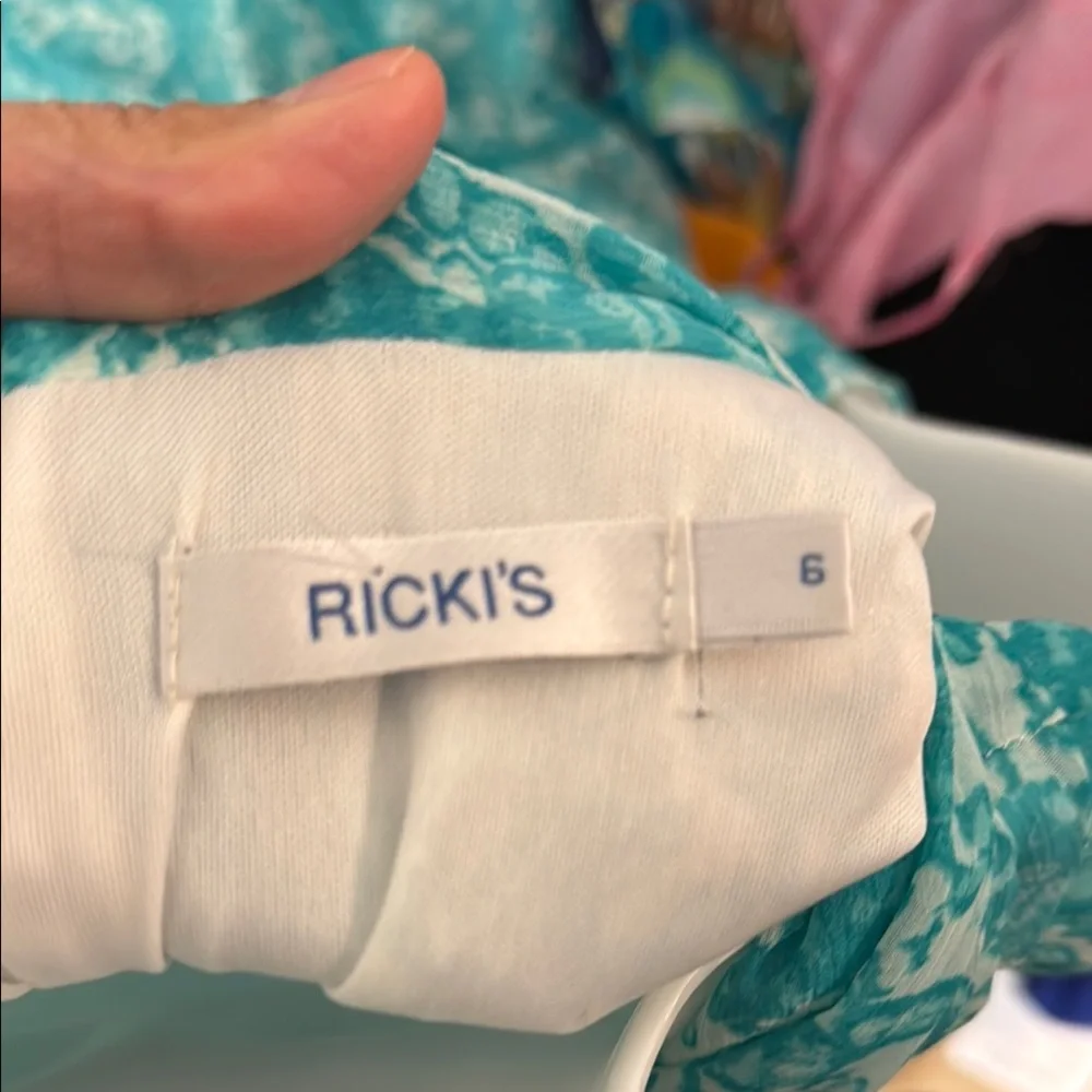 Elegant Turquoise Sleeveless Dress - Picture 2 of 4